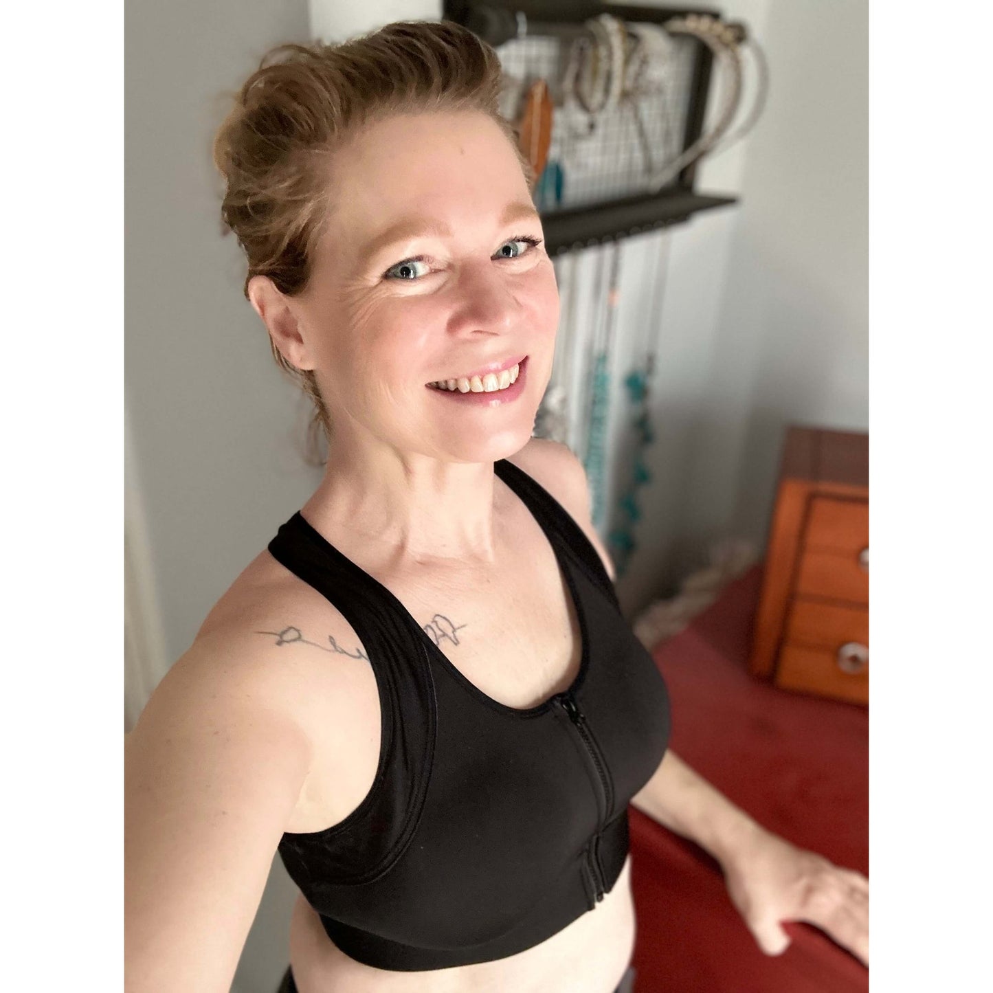 Hero Front‑Closure Sports Bra - Black